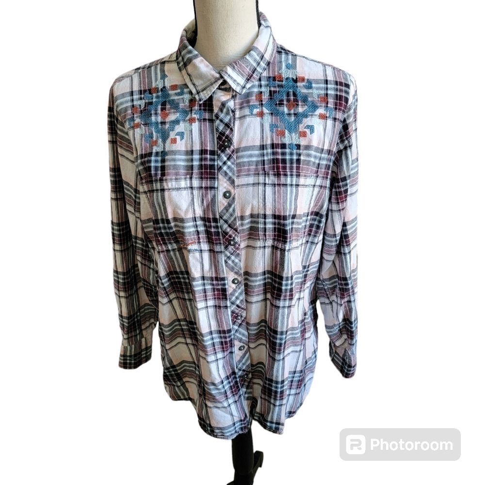 Ariat Plaid Flannel with Southwestern Embroidery. Size L.